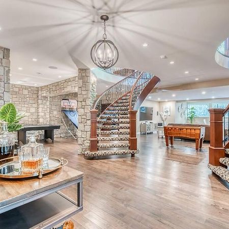 French Chateau W/Swim Spa & Theatre: 11,700 Sqft Calgary Luaran gambar