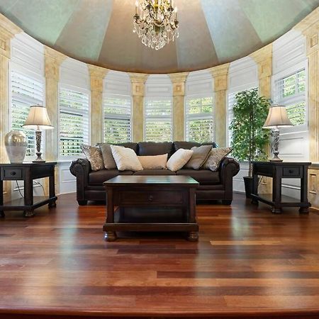 French Chateau W/Swim Spa & Theatre: 11,700 Sqft Calgary Luaran gambar