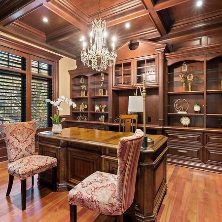 French Chateau W/Swim Spa & Theatre: 11,700 Sqft Calgary Luaran gambar