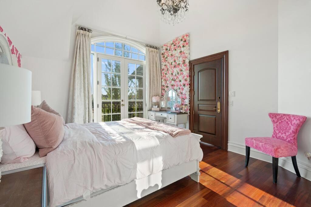French Chateau W/Swim Spa & Theatre: 11,700 Sqft Calgary Luaran gambar