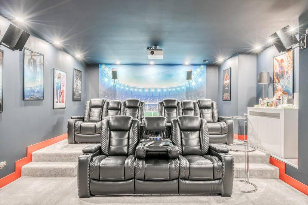 French Chateau W/Swim Spa & Theatre: 11,700 Sqft Calgary Luaran gambar