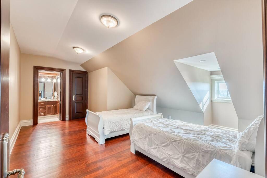 French Chateau W/Swim Spa & Theatre: 11,700 Sqft Calgary Luaran gambar