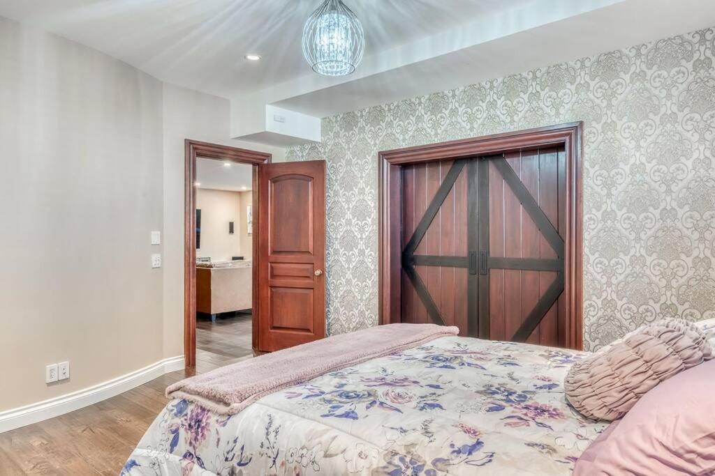 French Chateau W/Swim Spa & Theatre: 11,700 Sqft Calgary Luaran gambar