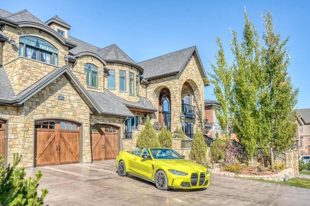 French Chateau W/Swim Spa & Theatre: 11,700 Sqft Calgary Luaran gambar