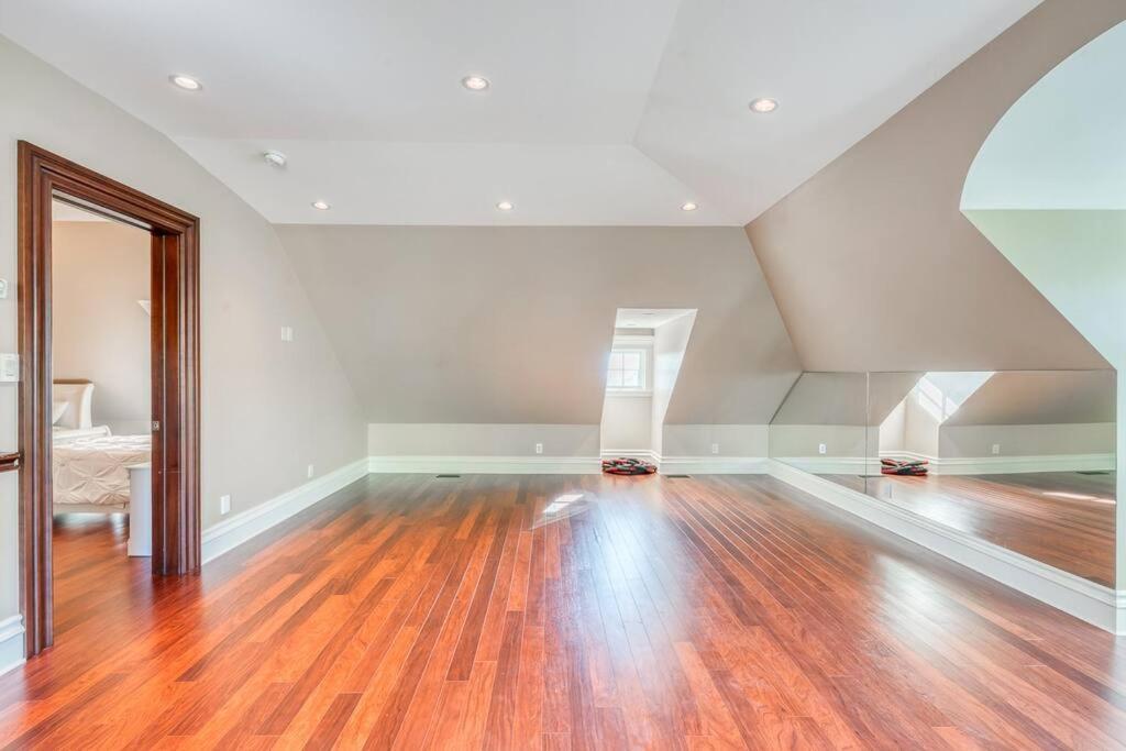 French Chateau W/Swim Spa & Theatre: 11,700 Sqft Calgary Luaran gambar