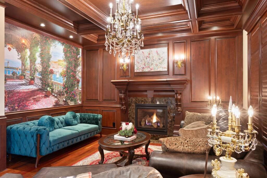 French Chateau W/Swim Spa & Theatre: 11,700 Sqft Calgary Luaran gambar