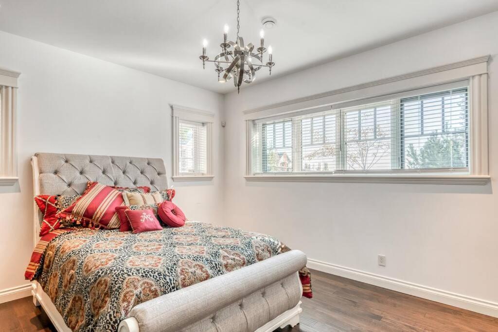 French Chateau W/Swim Spa & Theatre: 11,700 Sqft Calgary Luaran gambar