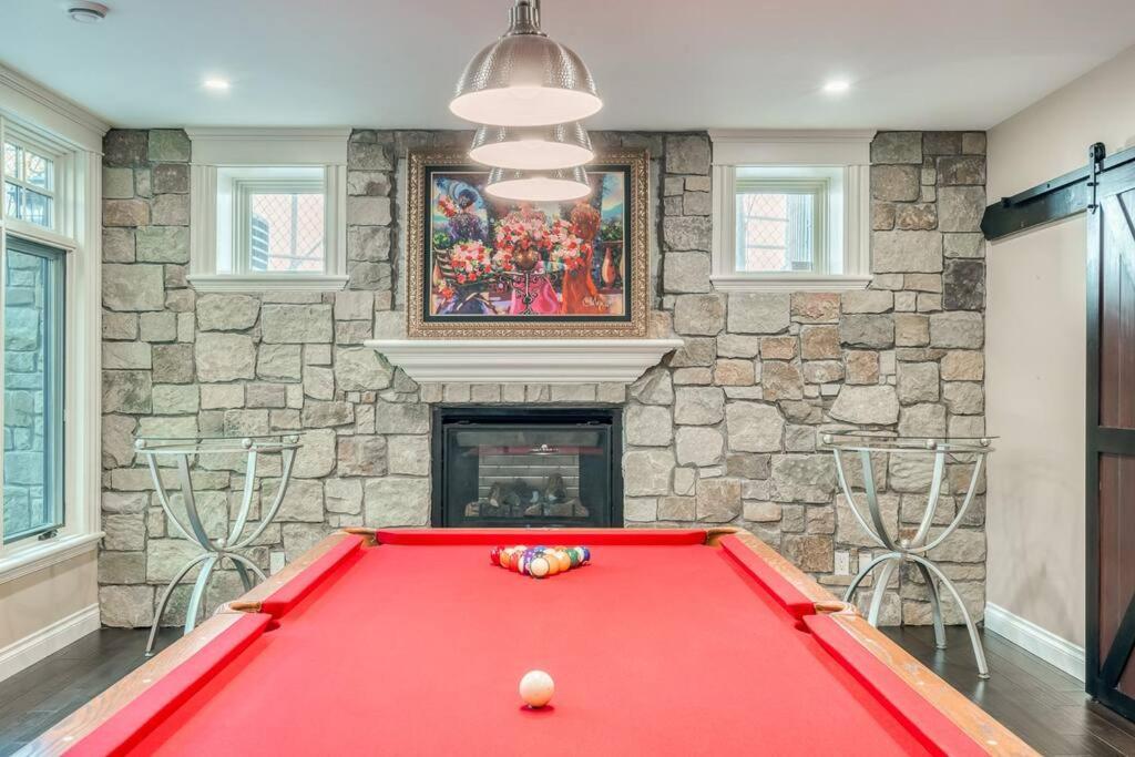 French Chateau W/Swim Spa & Theatre: 11,700 Sqft Calgary Luaran gambar