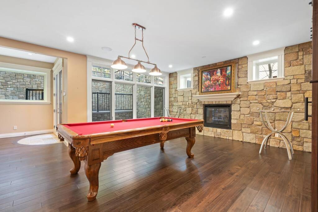 French Chateau W/Swim Spa & Theatre: 11,700 Sqft Calgary Luaran gambar