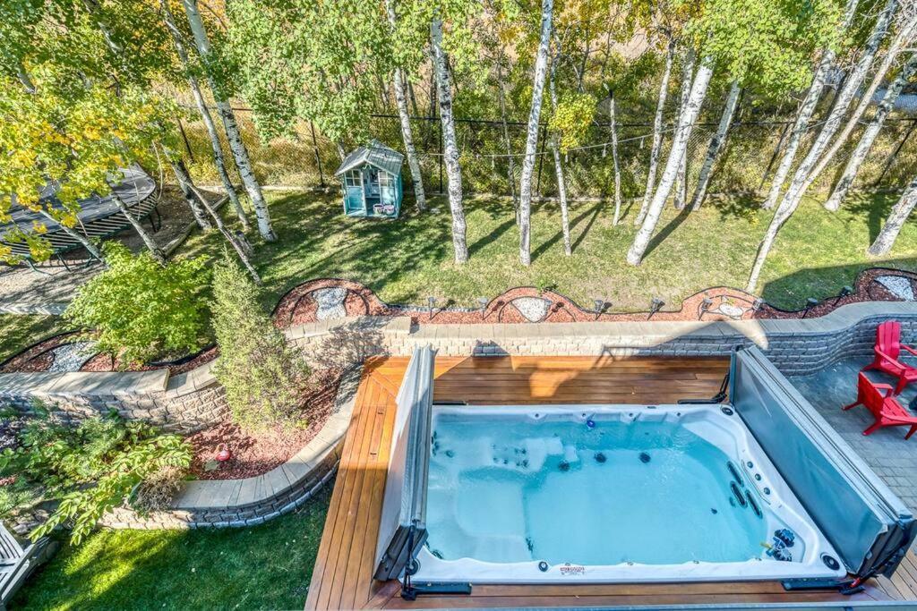 French Chateau W/Swim Spa & Theatre: 11,700 Sqft Calgary Luaran gambar